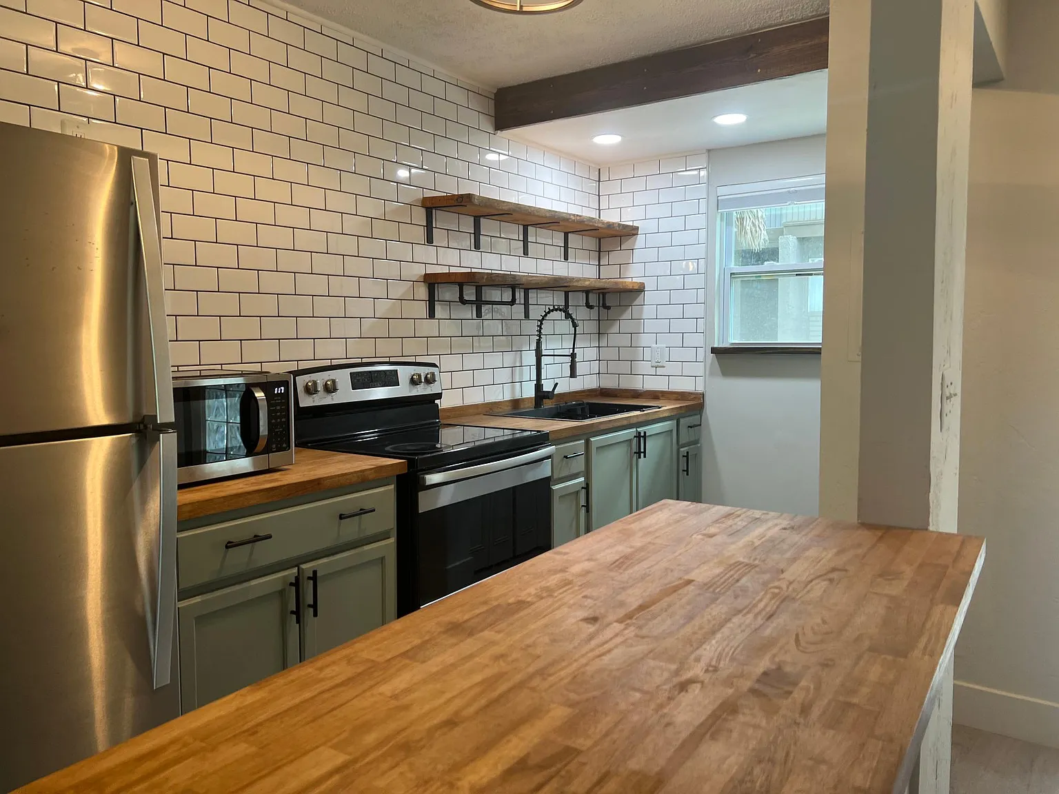 1 bed, 808 sqft, $1,100 — Photo 4