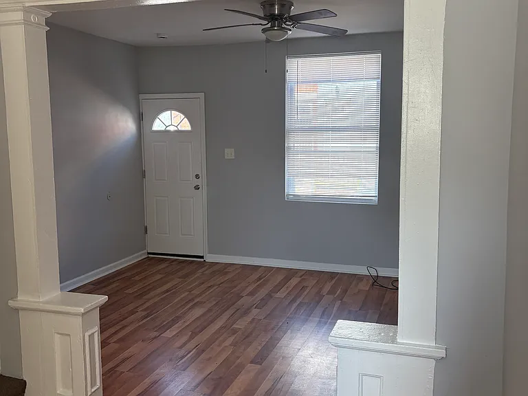 1322 W Victoria St — Photo 15