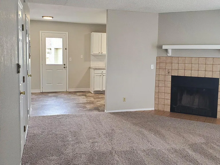 2458 Allegheny Dr — Photo 6