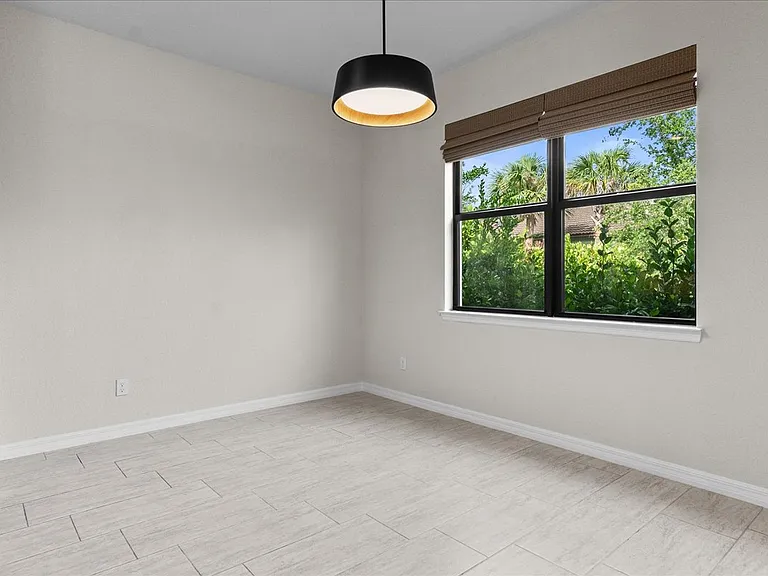 640 SE Monet Dr — Photo 13
