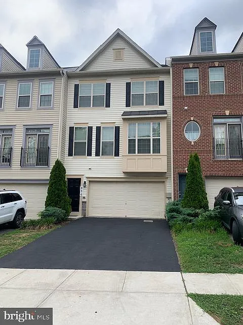 3 bed, 4.0 bath, 2320 sqft, $3,250 — Photo 4