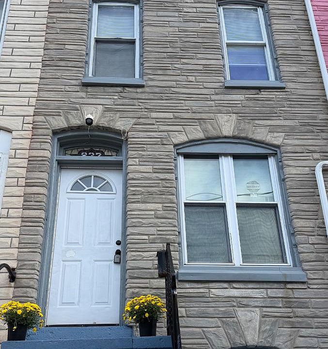 1st image of 837 Locust St