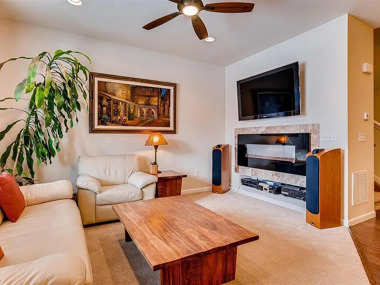 581 E Dry Creek Rd — Photo 4