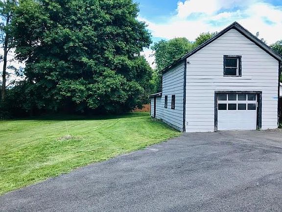 3rd image of 16 Birchwood Dr