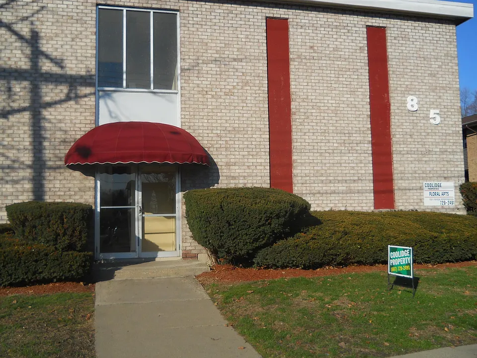 85 Floral Ave