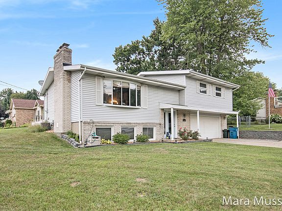 2nd image of 1049 Springwood Dr SE