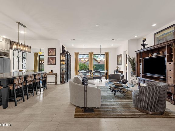 5th image of 1555 E KINGS Court