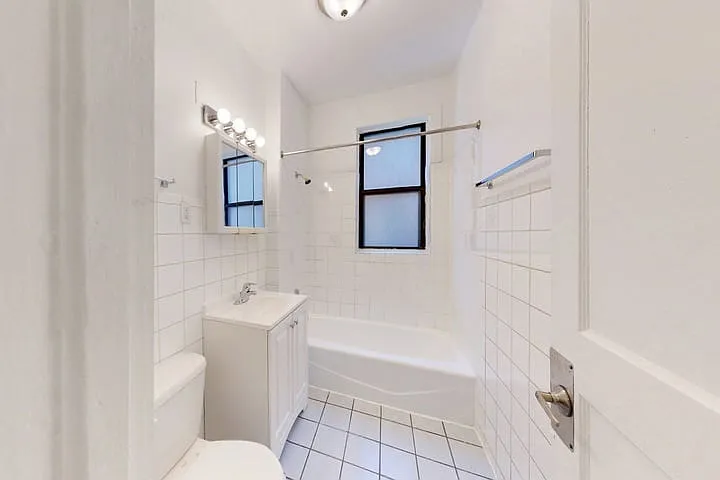 1018 E. 54th Street — Photo 29