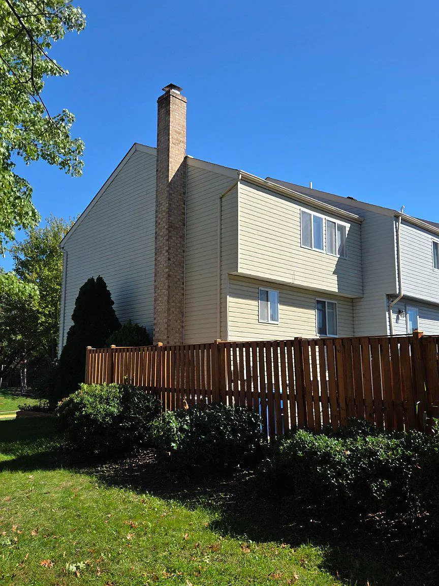 3 bed, 3.5 bath, 1220 sqft, $2,950 — Photo 3