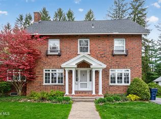 17 N Park Dr, Gloversville, NY 12078