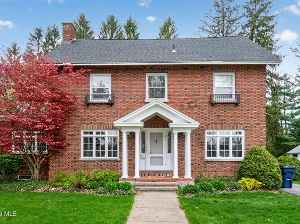 17 N Park Drive, Gloversville, NY 12078