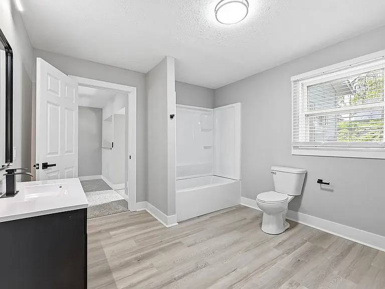 504 Harris St — Photo 12