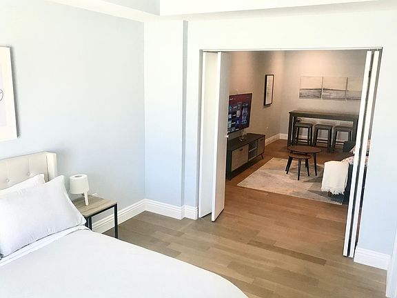 5th image of 2939 Leeward Ave #505