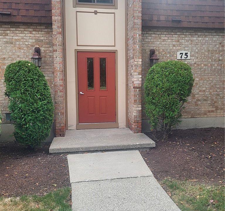 1st image of 75 Greenwich Dr APT 1