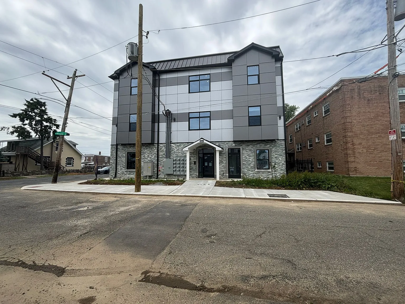 2 bed, 800 sqft, $1,800 — Photo 2