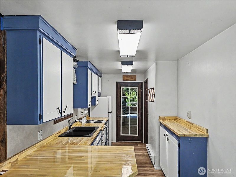 2nd image of 121 Bay View Avenue