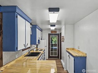 121 Bay View Ave, Brinnon, WA 98320