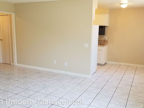 3rd image of 723 N Grape St #C
