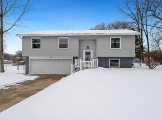 2120 Middlebury Rd, Freeport, IL 61032