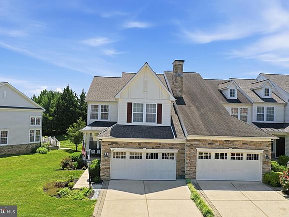 3rd image of 447 Majestic Prince Cir