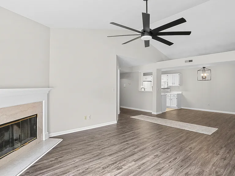 580 Cloverfield Ln #301 — Photo 13