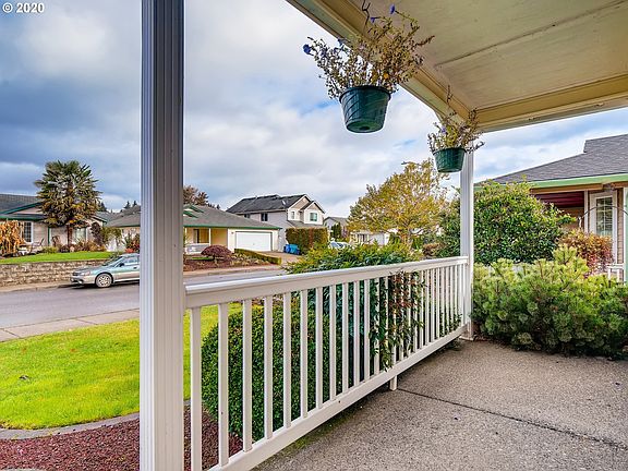 3rd image of 4605 NE 39th St