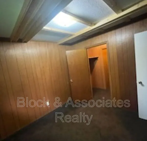 504 Lake Dr — Photo 8