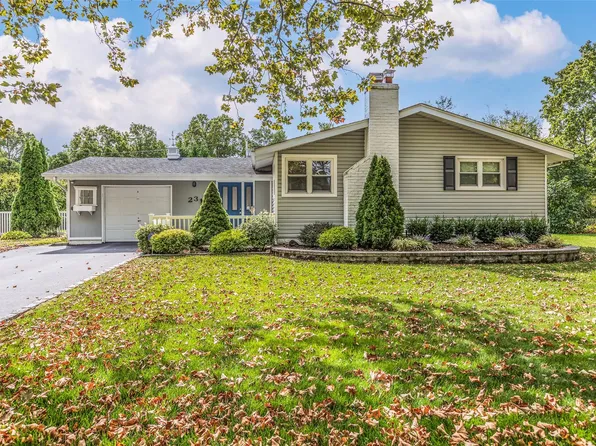 23 Pine Hill Lane, Dix Hills, NY 11746