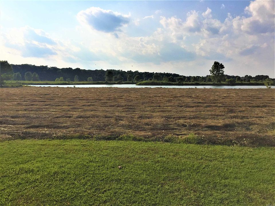 1st image of 323 Mound View Dr