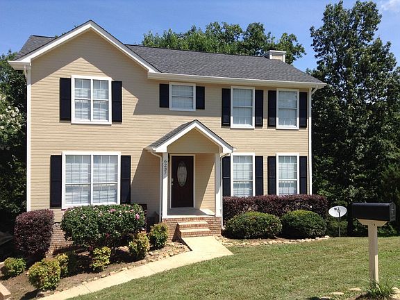 Beautiful 3/2.5/2, 2196 sq ft home on an acre in Hunter Glen