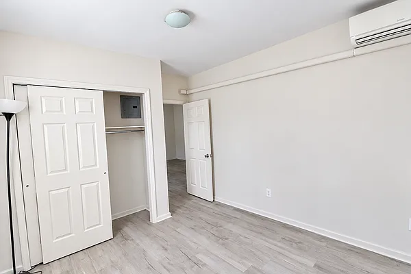 Bedroom, photo 2
