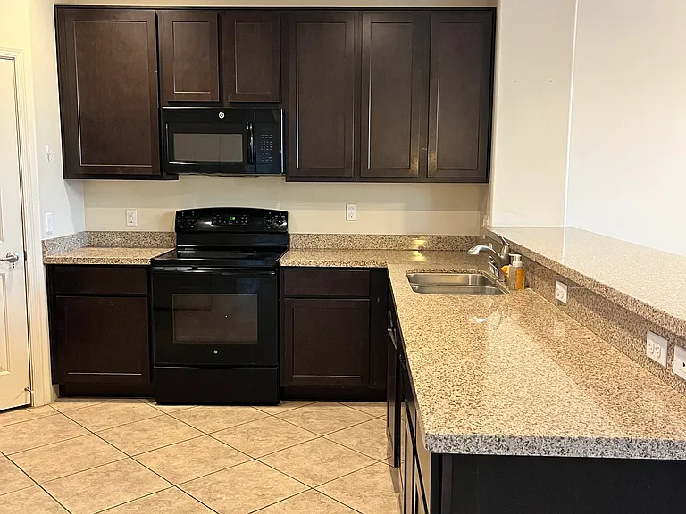 2862 N Silkie Pl — Photo 3