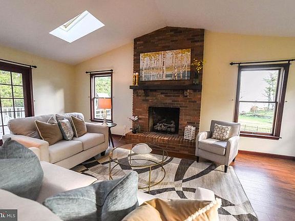 3rd image of 40844 Lake & Breton View Dr