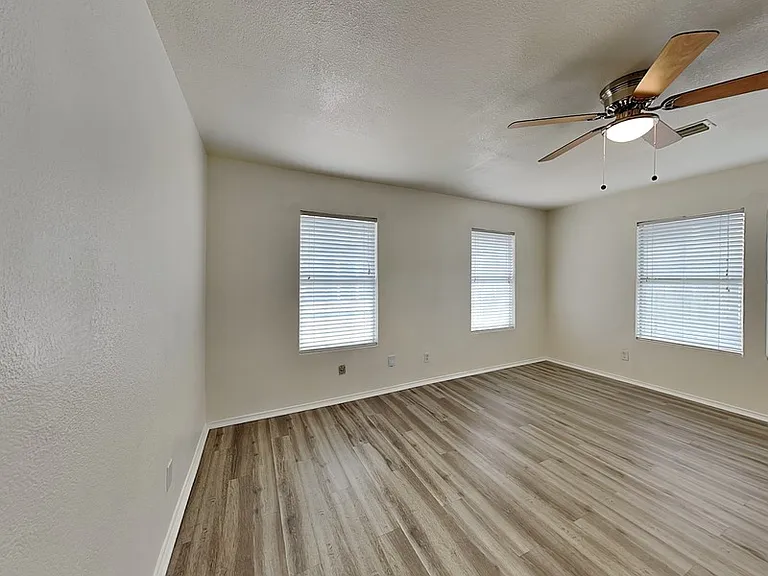 2911 Ryan Ave — Photo 9