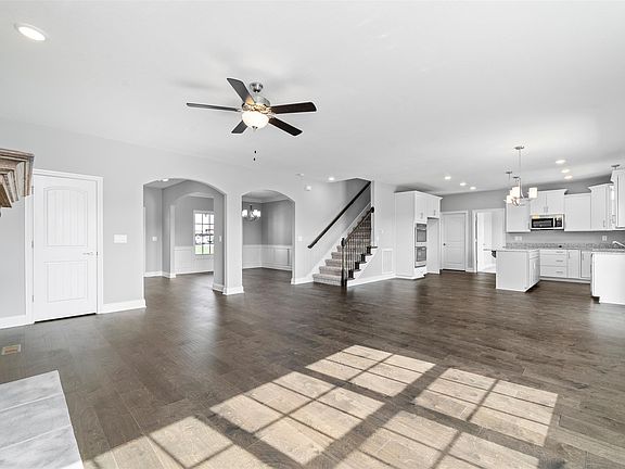 5th image of 371 Farmington Lot 371