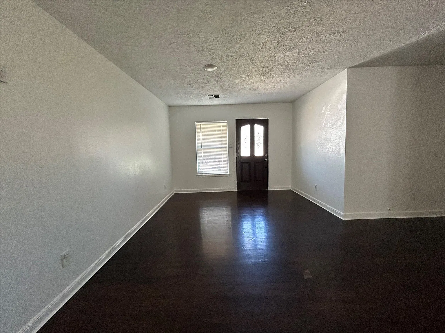 4 bed, 2.0 bath, 1742 sqft, $1,850 — Photo 2