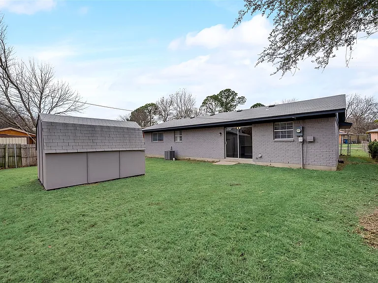 1114 Anthony Dr — Photo 22