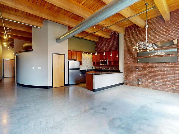 5th image of 1113 Washington Ave Unit 306