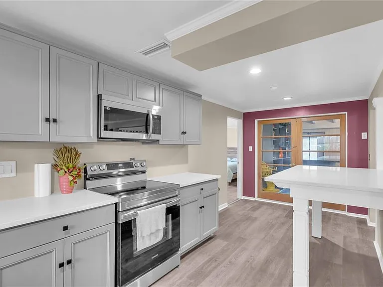 7420 Cass Cir — Photo 10