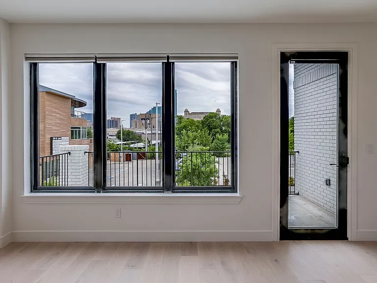 309 W Daggett Ave — Photo 26