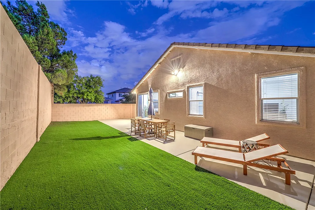 3 bed, 2.0 bath, 1536 sqft, $4,000 — Photo 2