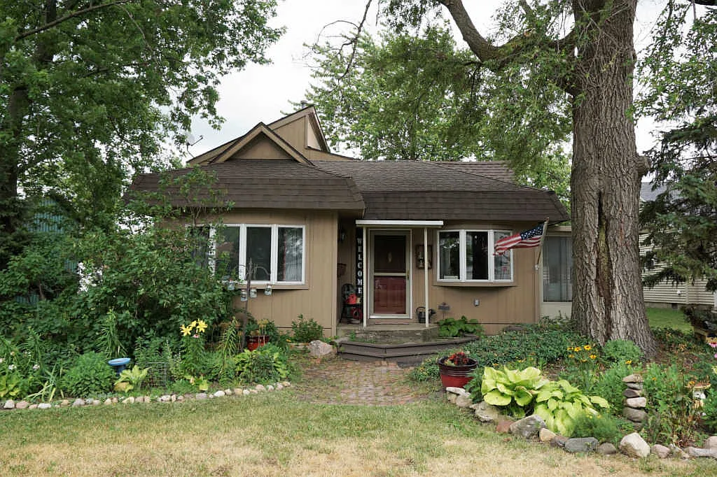 12 Main St photo 1