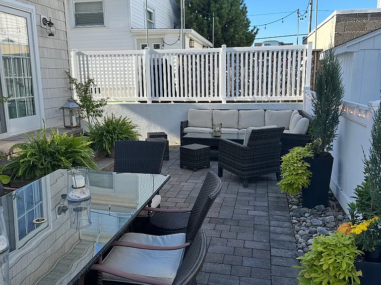 119 N Belmont Ave — Photo 35
