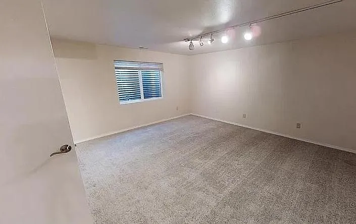 7836 Scarborough Dr — Photo 26