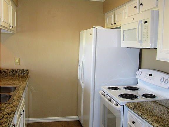 5th image of 12600 Melville Dr APT 1