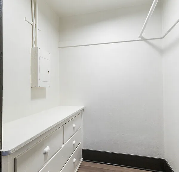 Lauriston Apartments — Photo 7