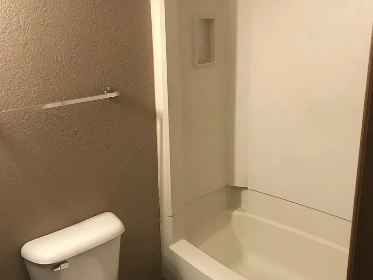 1312 Cherry Place - D — Photo 7