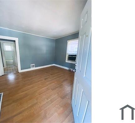 2nd image of 2135 Crescent Ave