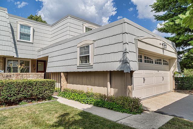 1st image of 650 Versailles Cir Unit A