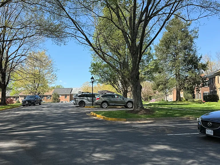 Norman Ave — Photo 1